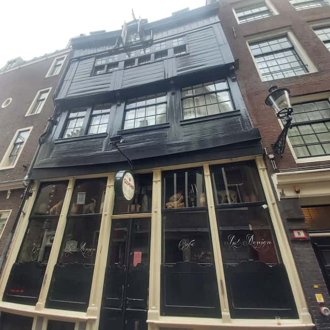 Amsterdam: Spanish Tour Unmasking the Redlight District - He Hua Tempel and secret photo moments: why the side stops matter