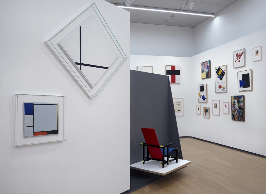 Amsterdam: Stedelijk Museum and 1-Hour Canal Cruise - Audio guides on the museum and the boat: go at your own pace