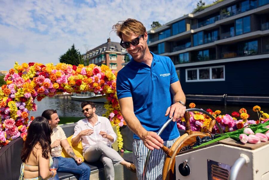 Amsterdam: The Original Flower Boat with Local Guide and Bar - The 1-hour canal route, stop by stop, and why each one matters