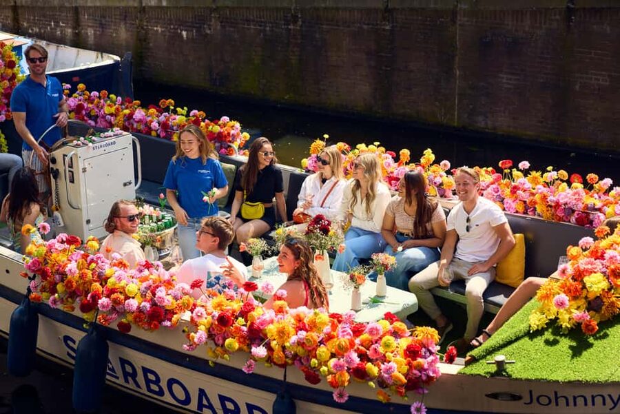 Amsterdam: The Original Flower Boat with Local Guide and Bar - The flower boat itself: comfort, photos, and that bar on board