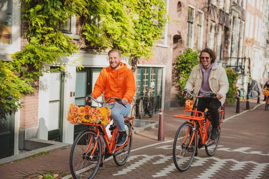 Amsterdam: Top Highlights Guided Bike Tour EN/DE/ES/FR/IT/CN - The Bikes and Group Size That Make City Riding Less Stressful