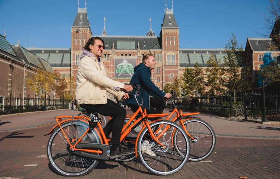Amsterdam: Top Highlights Guided Bike Tour EN/DE/ES/FR/IT/CN - Jordaan District: Your First Look at Amsterdam’s Canal-Style Streets