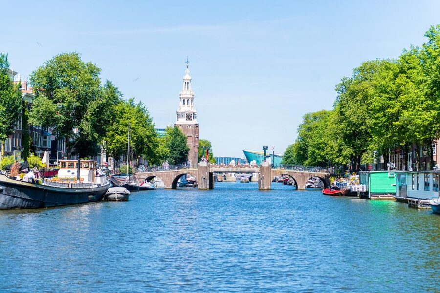 Amsterdam: Traditional Canal Cruise with Bar on Board - Price and value: what $17 buys you in a city of paid attractions