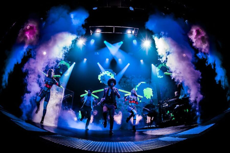 Amsterdam: VEGAS Dinner Show with 3-Course Sharing Menu - Who should book VEGAS in Amsterdam, and who should think twice