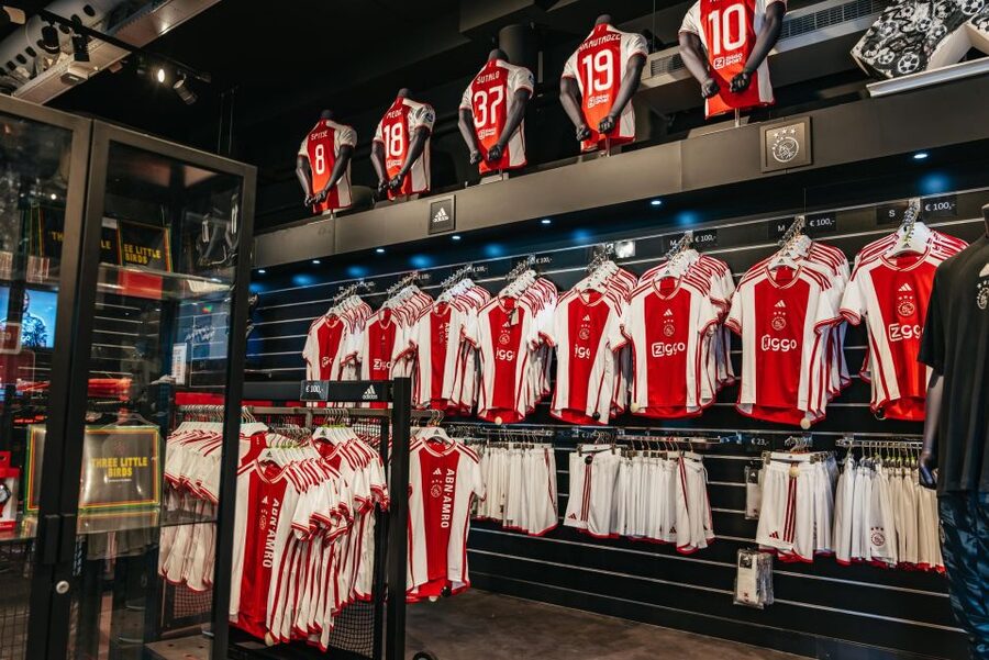 Amsterdam: VIP Johan Cruijff ArenA Tour with Drink and Scarf - Who Should Book This VIP Tour (and Who Might Skip It)