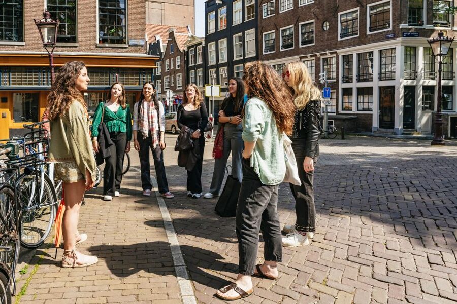 Amsterdam: Walking Tour, Jewish Museum & Synagogue Tickets - Guide style matters here, and the best ones make it usable