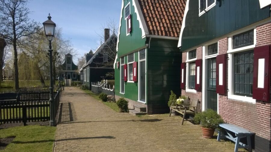 Amsterdam: Zaanse Schans 3-Hour Small Group Tour - Who should book this tour, and who should skip it