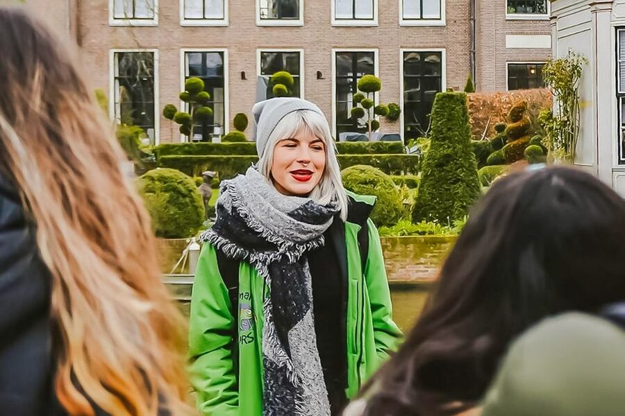 Amsterdam: Zaanse Schans, Edam, Volendam & Marken Bus Tour - Volendam: Colorful Streets, Harbor Boats, and Snack Time