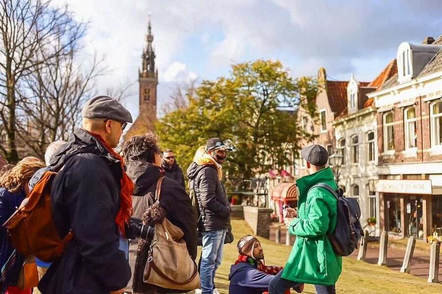 Amsterdam: Zaanse Schans, Edam, Volendam & Marken Bus Tour - Marken: Narrow Lanes, Island Feel, and Sea-Island History