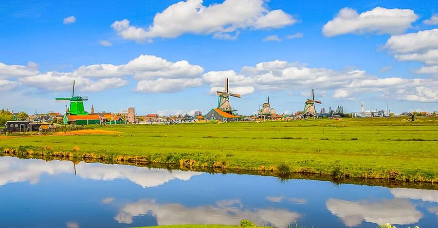 Amsterdam: Zaanse Schans, Edam, Volendam & Marken Bus Tour - Zaanse Schans Windmills, 17th-Century Houses, and the River Zaan View