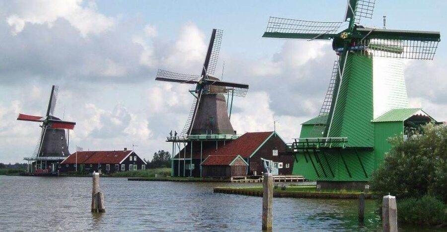 Amsterdam: Zaanse Schans Windmills Bike Tour with Guide - Stop-by-stop: what you see at Zaanse Schans, De Kat, and the workshops