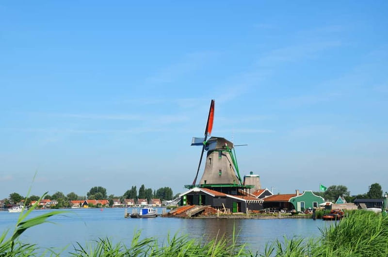 Amsterdam: Zaanse Schans windmills & Volendam Guided Tour - The smart reason to pair Zaanse Schans and Volendam in one 5-hour loop