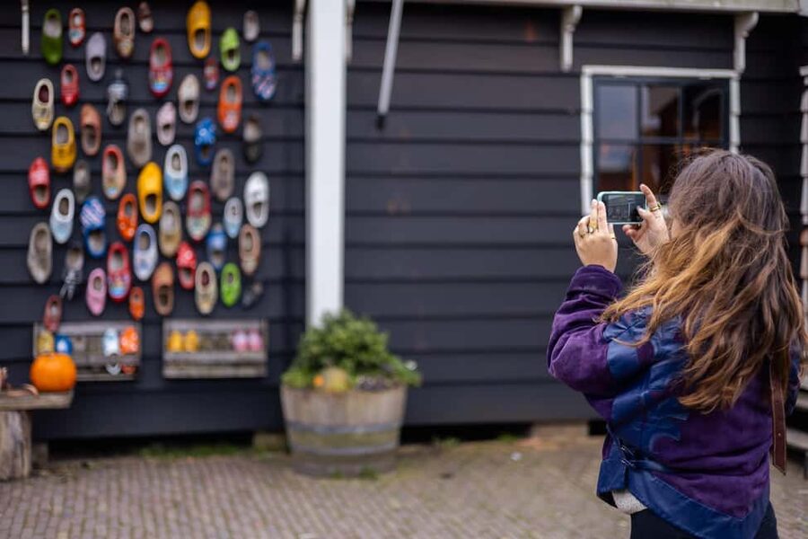 Amsterdam: Zaanse Schans windmills & Volendam Guided Tour - Zaanse Schans windmills: what you should look for beyond the skyline