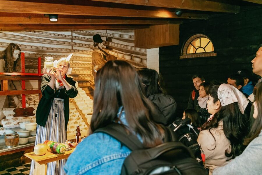 Amsterdam: Zaanse Schans windmills & Volendam Guided Tour - Watching clogs get made: why the wooden shoe factory is more than a demo