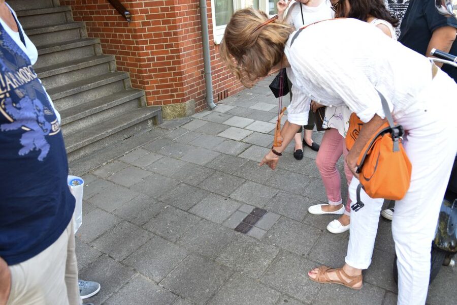 Anne Frank Story & Private 2-Hour Neighborhood Tour - Private Guide Value: When the Story Fits Your Pace