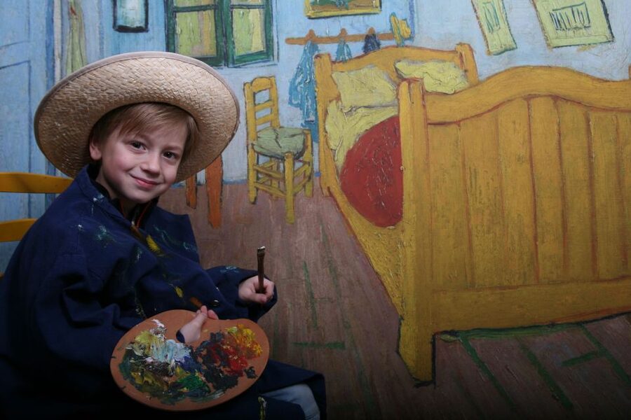 Become the Art you See! - Inside Britt and Peter’s Cozy Studio by Dam Square