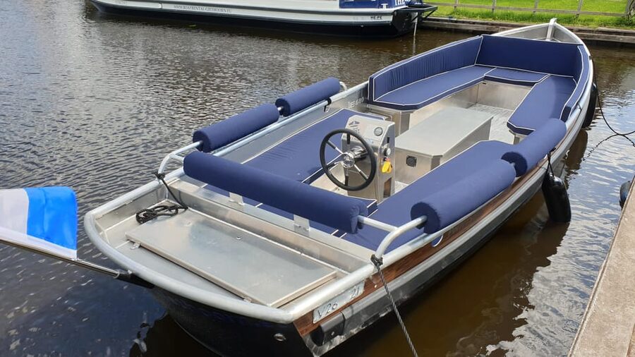 Boatrental 2 Hours 12 Person with Steeringwheel and cushions - Key things you should notice before you go