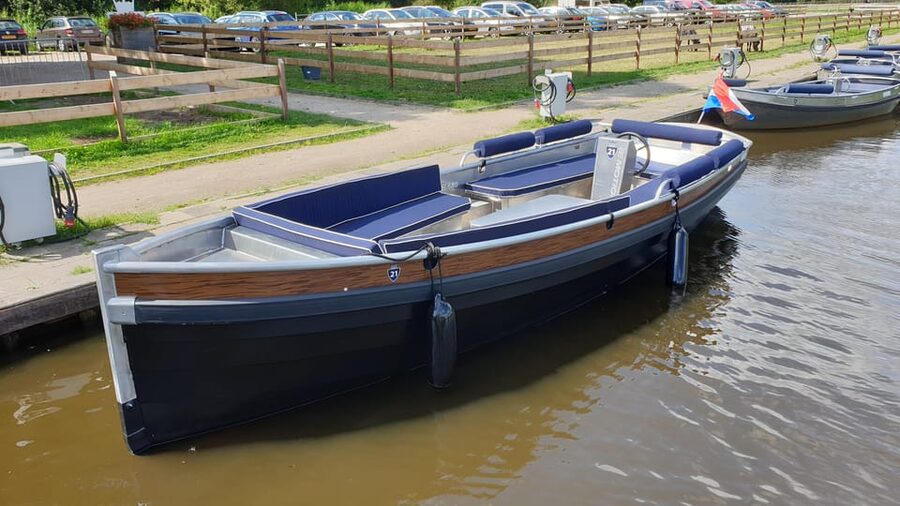 Boatrental 2 Hours 12 Person with Steeringwheel and cushions - Your 2-hour plan, stop by stop (Zuiderpad 14a to Bovenwijde and back)