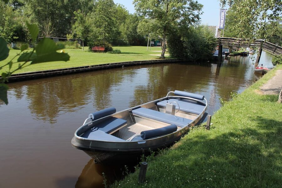 Boatrental 2 Hours 8 Person with Steeringwheel and cushions - Who This Is Best For (And Who Might Prefer Something Else)