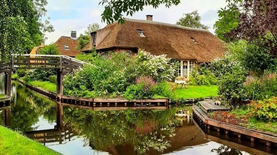 Boatrental 3 Hours 8 Person with Steeringwheel and cushions - Why Driving a Private Electric Boat in Giethoorn Feels Different