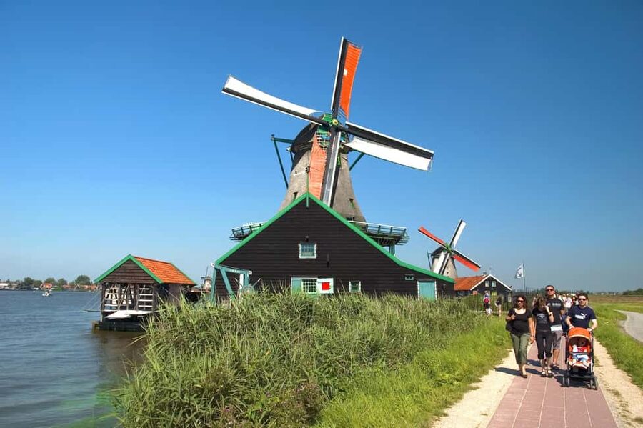 Brussels: Holland Keukenhof & Kinderdijk Guided Day Tour - Kinderdijk windmills: walking inside history and water management