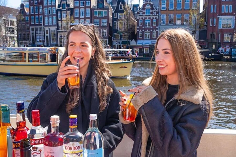 CHEESE AND DRINKS TOUR: A TASTE OF AMSTERDAM ON THE CANALS - Who This Tour Suits Best
