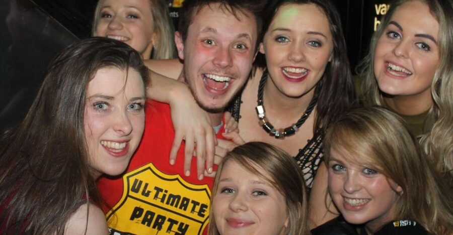 City Centre and Red Light Pub Crawl: 2 Night Pass - Red Light Night: The Pub Crawl with 4 Pubs and a Nightclub