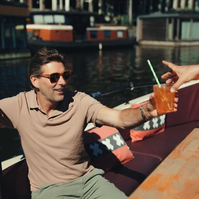 COZY AND FUN CANAL TOUR: A UNIQUE JOURNEY THROUGH AMSTERDAM - Rain, windows, and how to stay comfortable