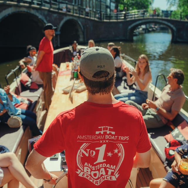 COZY AND FUN CANAL TOUR: A UNIQUE JOURNEY THROUGH AMSTERDAM - Drinks and snacks: turning the hour into a mini celebration