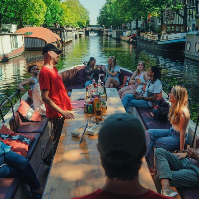 COZY AND FUN CANAL TOUR: A UNIQUE JOURNEY THROUGH AMSTERDAM - Who this canal cruise is best for