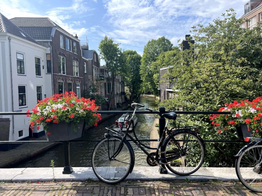 Cultural and Historical Audio Guided Walking Tour of Utrecht - Paushuize and Huis Zoudenbalch: Monumental Stops in the Old Center