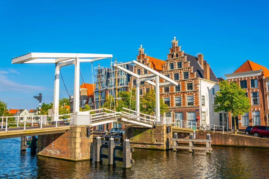 Cultural & Historical Audio selfguided walk tour of Haarlem - Start where the app tells you, then walk the route at your pace