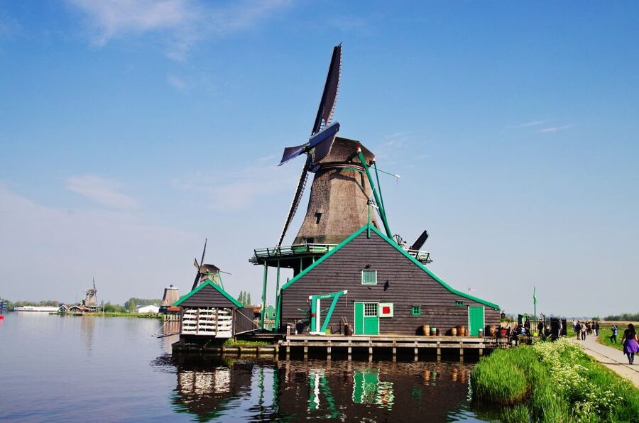 Day Trip to Zaanse Schans, Volendam and Marken - Entering a Windmill: The Difference Between Photos and Real Understanding