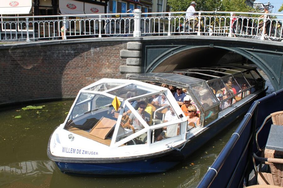 Delft: Canal Cruise with Guided Commentary - What You See From the Water: Bridges, Canal Houses, Churches