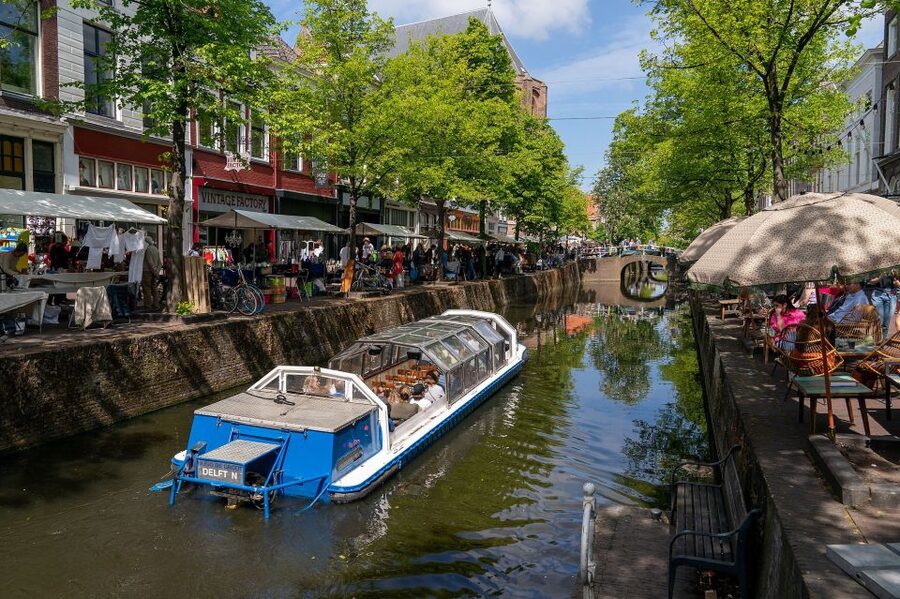 Delft: Canal Cruise with Guided Commentary - Should You Book the Delft Canal Cruise?