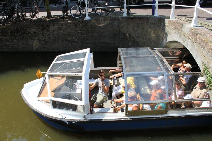 Delft: Canal Cruise with Guided Commentary - Getting There: Koornmarkt 113 and the 45-Minute Rhythm