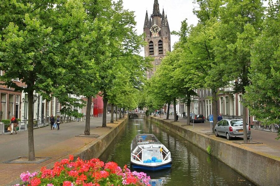 Delft: City Center Walking Tour - Delft City Hall and the Civic Pulse You Can Feel Walking Past