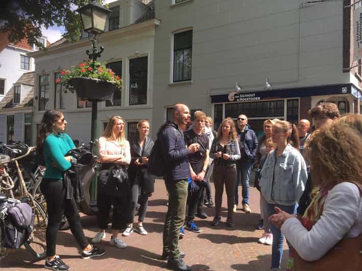 Delft: City Center Walking Tour - Secret Corners, Cameretten, and a Viewpoint That Breaks Up the Route