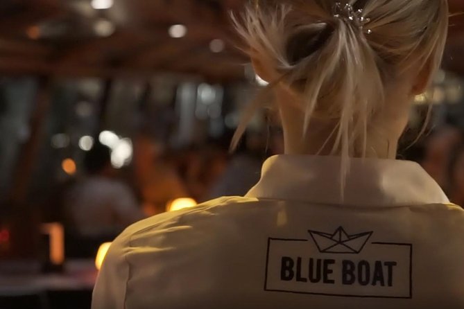 Evening Canal Cruise in Amsterdam with Wine & Cheese Option - Seats, crowding, and the window photo hack that actually works