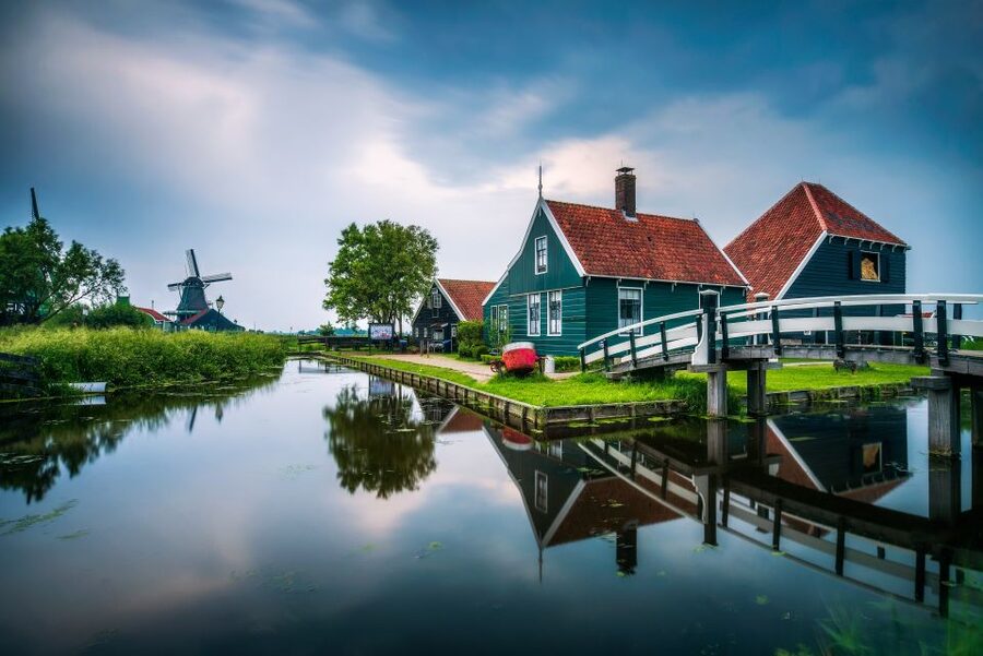 From Amsterdam: 4 Provinces Highlights Van Tour - Sloten: the tiny Frisian 11-city walk you’ll remember
