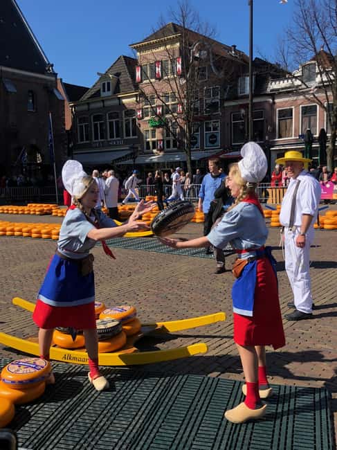 From Amsterdam; Alkmaar Cheese market & Zaanse Schans - Easy meeting point in Amsterdam, then straight to North Holland