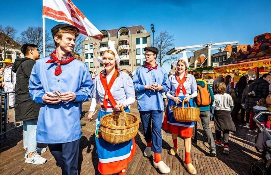 From Amsterdam; Alkmaar Cheese market & Zaanse Schans - Practical tips that make the day smoother