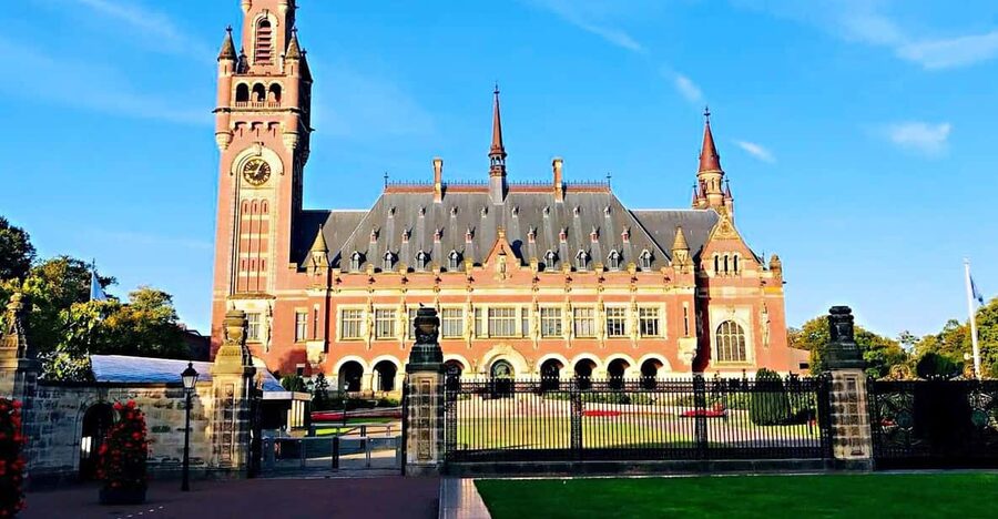 From Amsterdam: Day Tour to Rotterdam, Delft and The Hague - Delft Town Square Lunch, City Hall, and Old Church Time