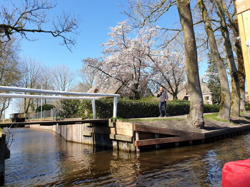 From Amsterdam: Giethoorn Day Trip with Small Electric Boat - Guide Style Makes a Difference More Than You Think