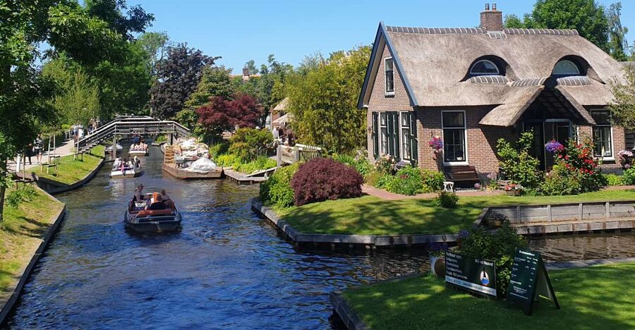 From Amsterdam: Giethoorn Day Trip with Small Electric Boat - The Ride Out of Amsterdam: Comfortable, But Plan for Time