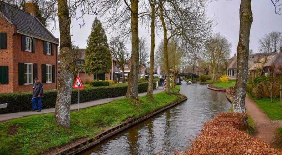 From Amsterdam: Giethoorn Guided Day Trip with Canal Cruise - Key points you should know before you go