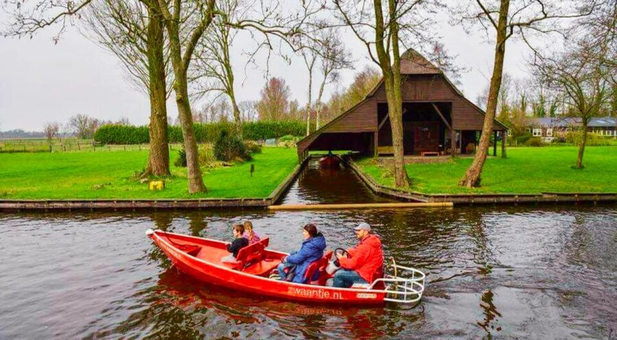 From Amsterdam: Giethoorn Guided Day Trip with Canal Cruise - Who should book this Giethoorn guided day trip
