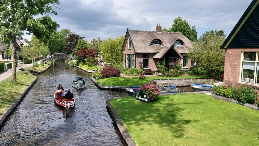 From Amsterdam: Giethoorn Small Group Tour with Boat Ride - Key Highlights Worth Planning For