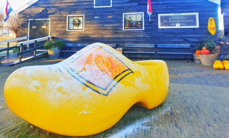 From Amsterdam: Giethoorn & Zaanse Schans Tour w/ Small Boat - Zaanse Schans: windmills, cheese, clogs, and open-air museum vibes