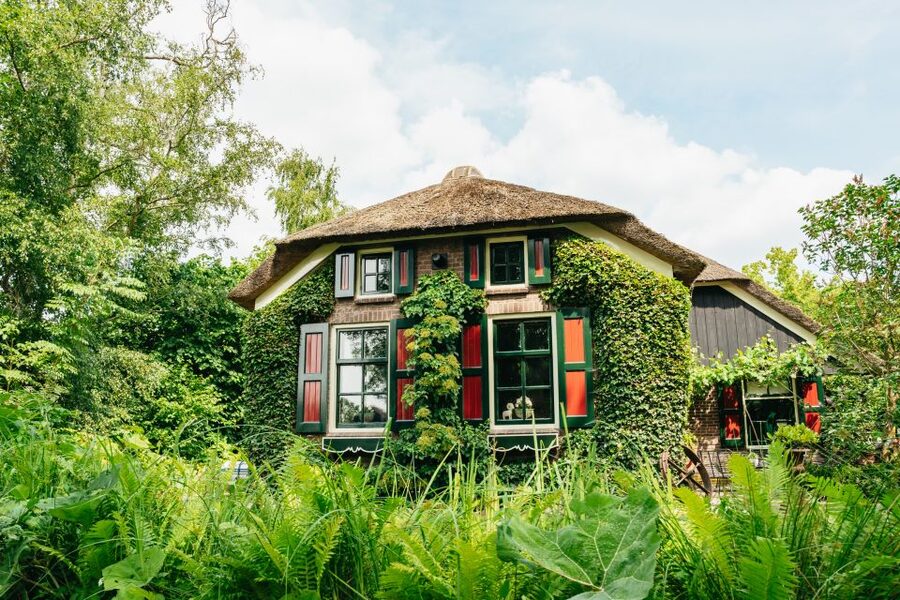 From Amsterdam: Giethoorn & Zaanse Schans Tour w/ Small Boat - Giethoorn travel time: countryside views and a breather